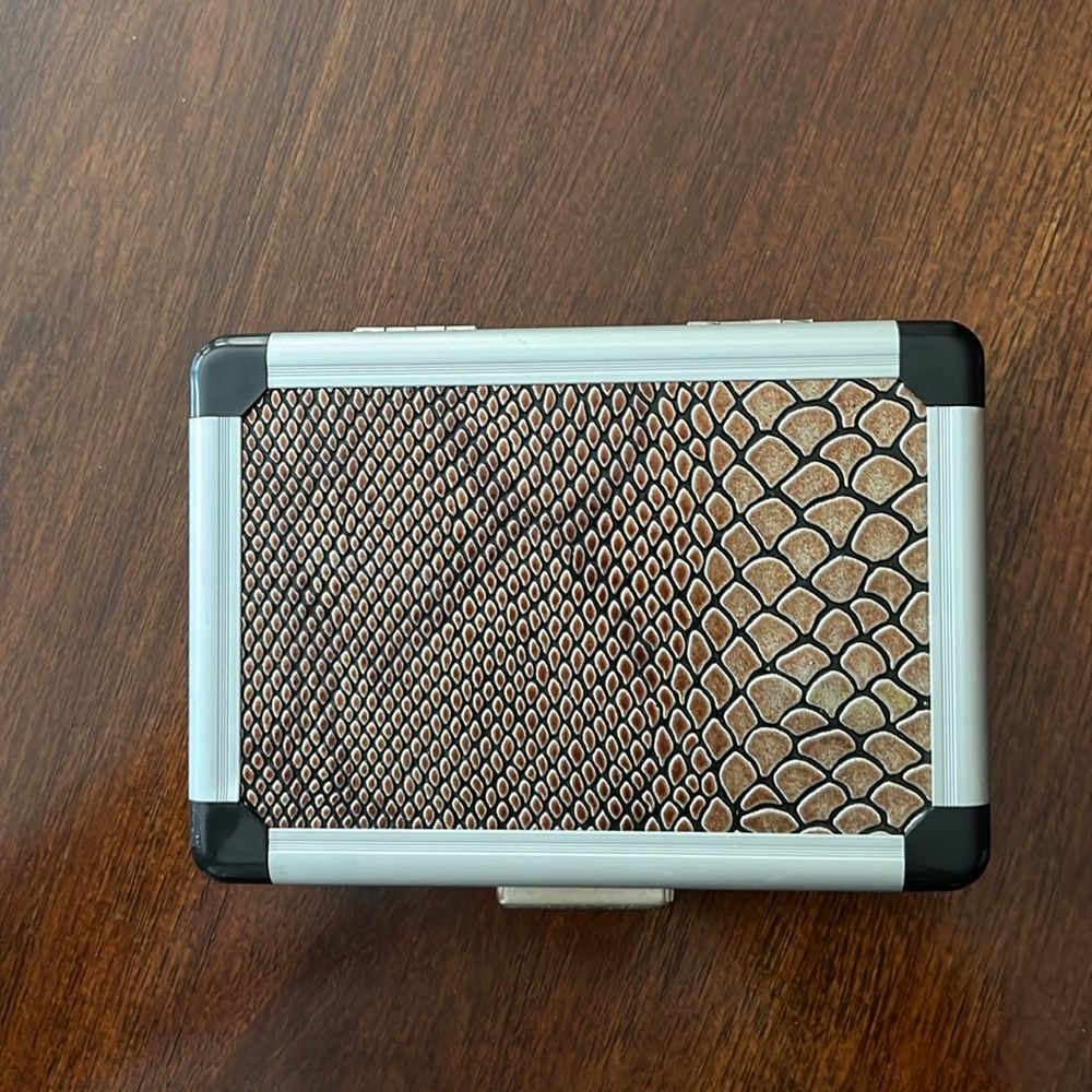 Manicure Case - Picture 2 of 2